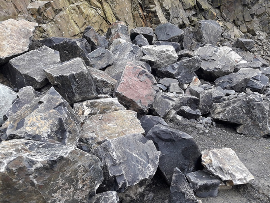 Roches bleu nuit élégantes