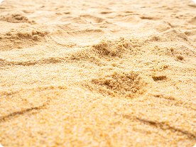 Sable doré rappelant les plages ensoleillées