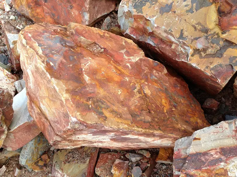 Roches rosées et chaleureuses